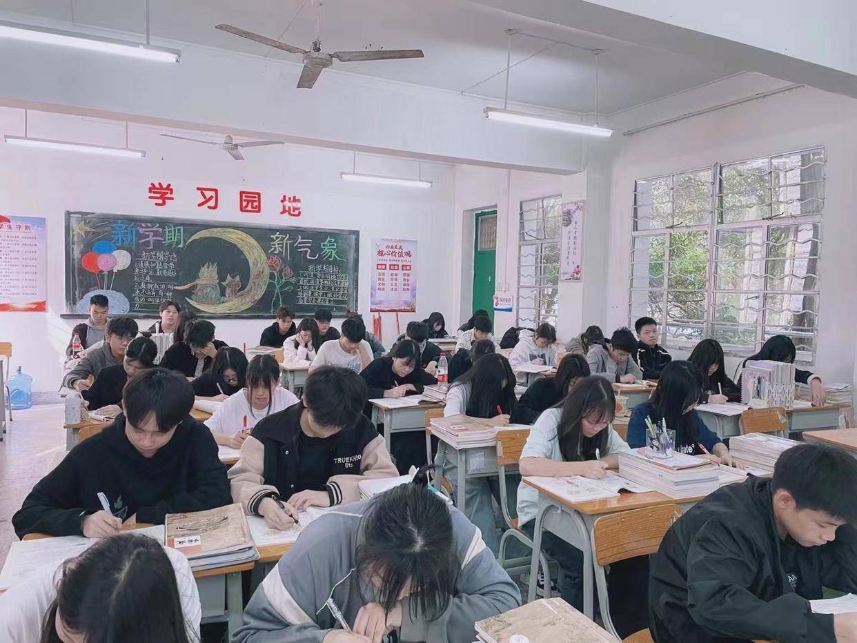 初三升学选择中专好还是技校好,初三毕业读技校好还是中专好一点