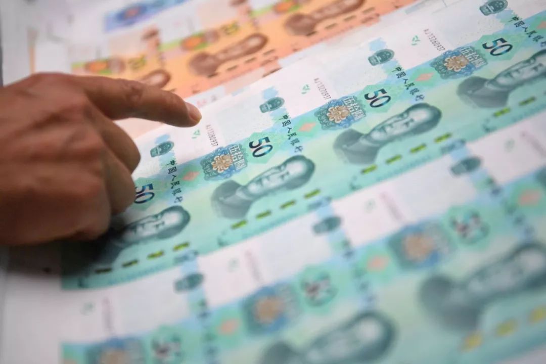 人民币上的中国人民银行六个字,人民币上的中国人民银行几种文字