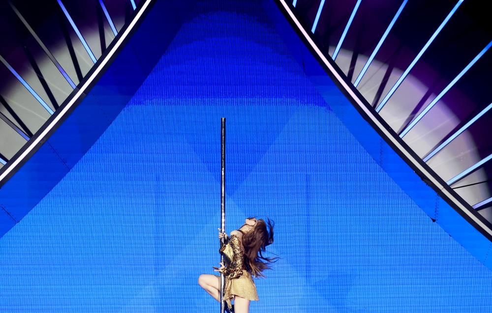 她一手将“疯马秀”传遍全世界，但顶尖女性却无法拯救情色舞蹈。