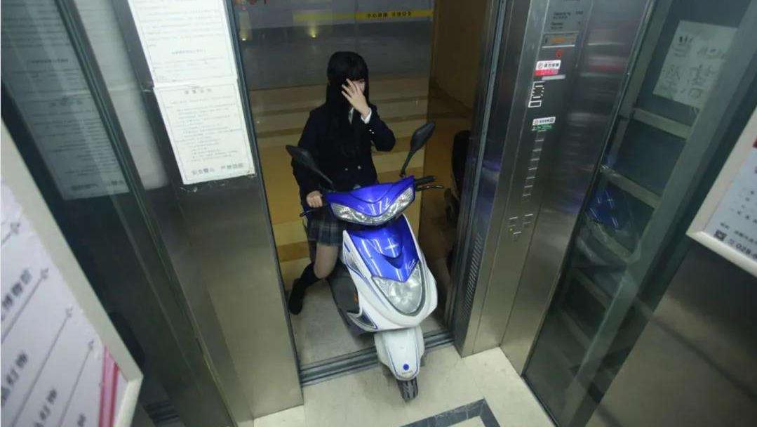 电动车充电器充电时有噪音怎么办,电动三轮车充电器开始充电噪音大