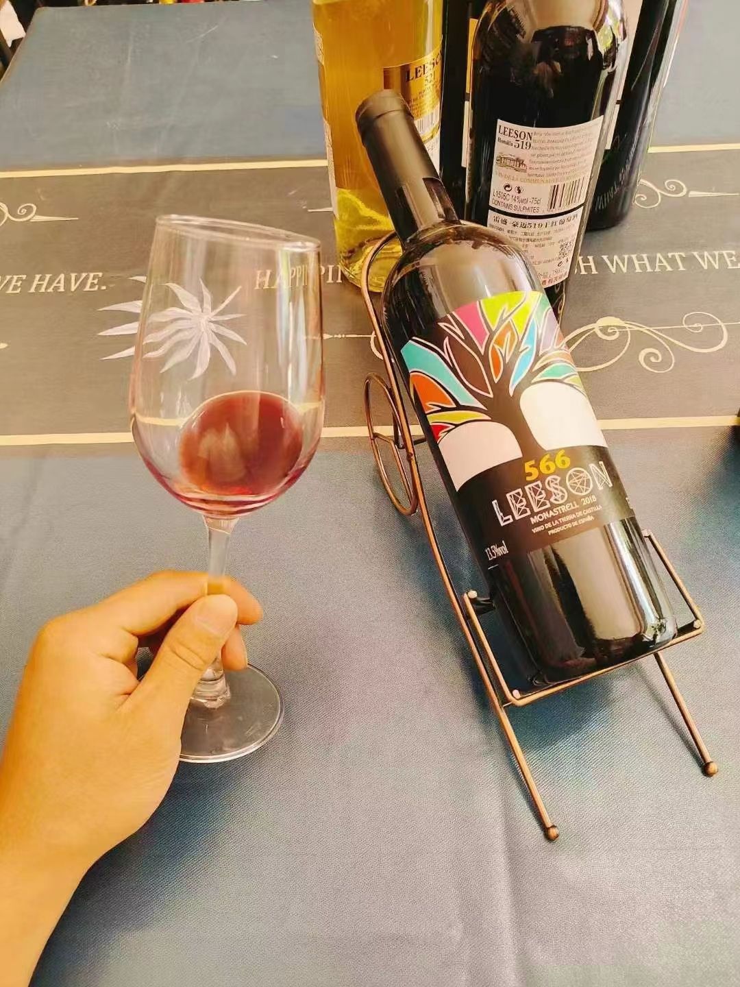 干红葡萄酒和红酒怎么区分,红酒和葡萄酒功效是不是一样的