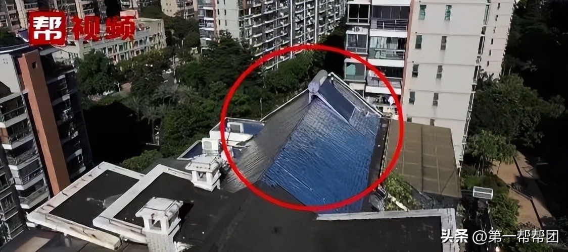 小区顶楼违建玻璃房反光,对面住宅楼太阳能板反光扰民