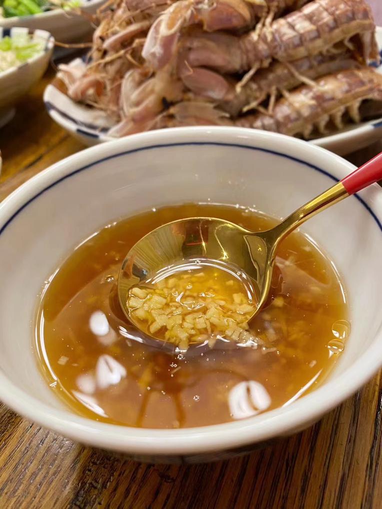 吃虾吃到生虾,吃虾吃到像口香糖