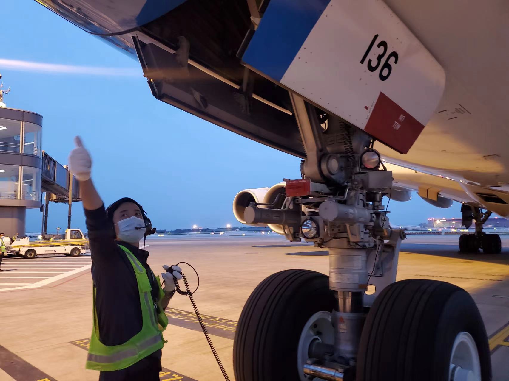 除了飞机“拜拜员”还有“溜溜员”!揭秘6.3万名机务人员的专业“冷知识”