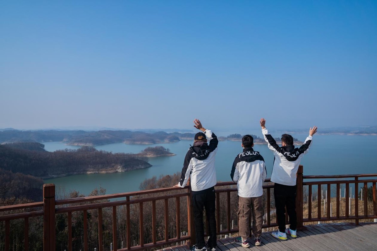 璇楁搸涓囬噷鐨撴瀬涓浗,璇楁搸