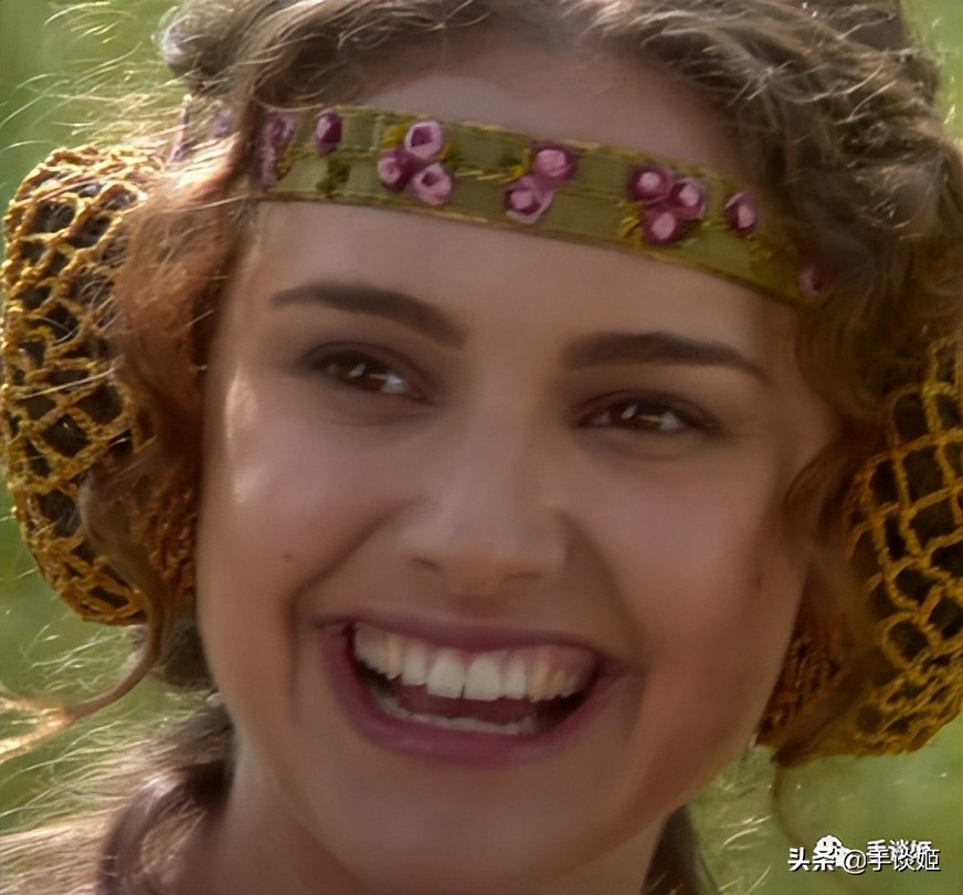 “最懂卖酒卖药”的董事长，因在游戏里被封，便自己做了个游戏