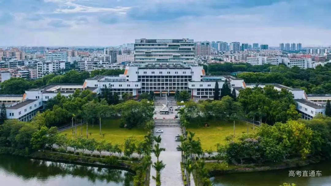 学院真的不如大学吗,学院一定不如大学吗