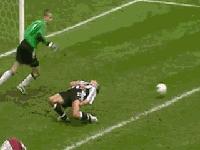 C罗：足球场的黑历史gif