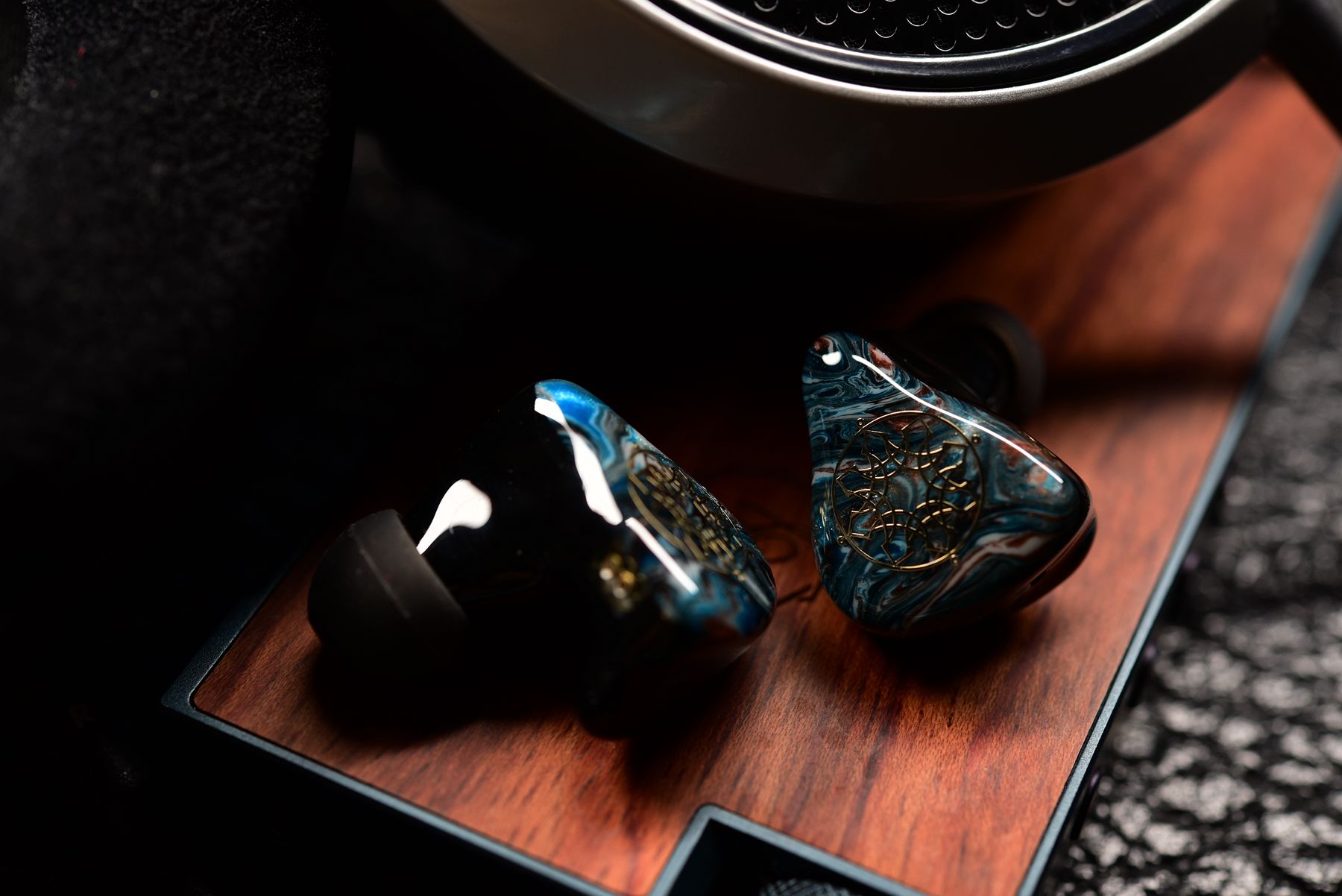 没想到香港本土还有高端耳机，11单元让人有退烧的冲动