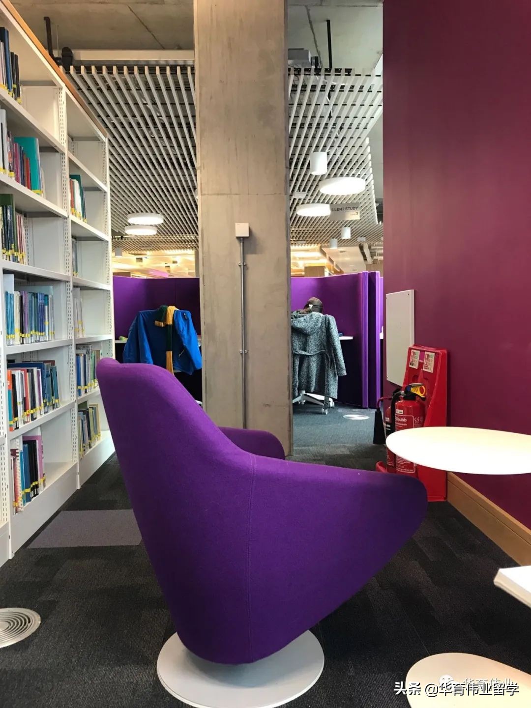 在利兹读研时打卡张国荣读的纺织学院，《指环王》作者是学校老师