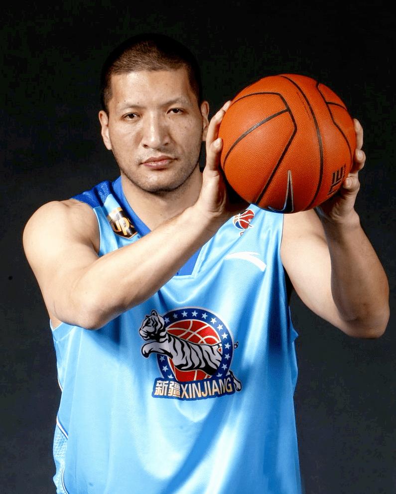 盘点cba历史十大中锋,cba总决赛姚明51分21篮板