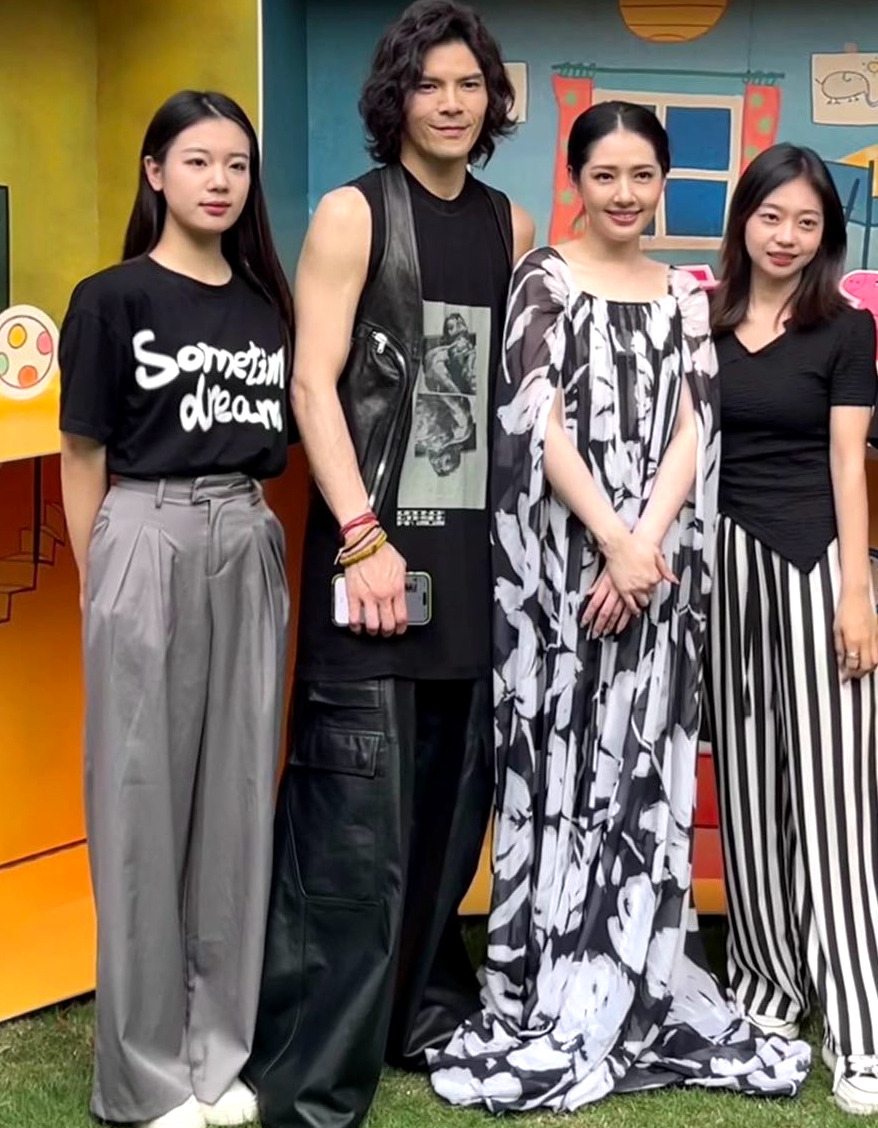 向佐郭碧婷儿子周岁宴,向佐与郭碧婷甜蜜合照