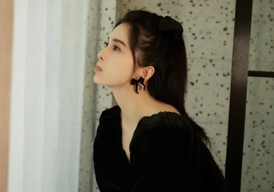 赵樱子红毯假摔视频,赵韩樱子首次回应红毯假摔