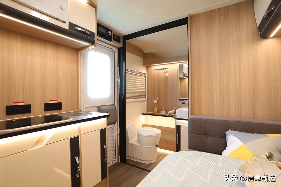 豪华型干湿分离房车,爱旅490拖挂房车价格