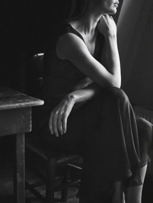 黑色衣服凉快,黑色短袖夏天凉快吗