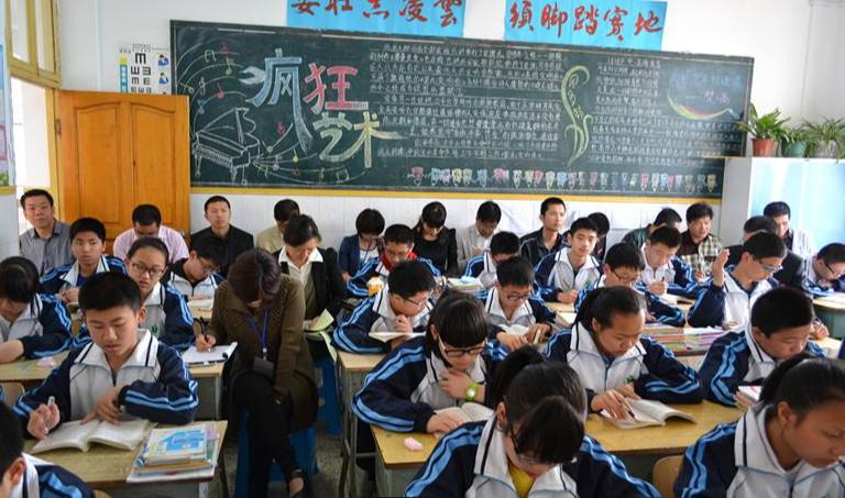 适合小学生剪的发型帅气,适合中学生剪的帅气发型