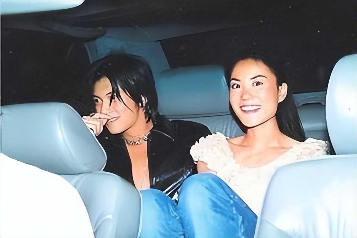 王菲谢霆锋牵手所有视频,王菲谢霆锋首次牵手的视频