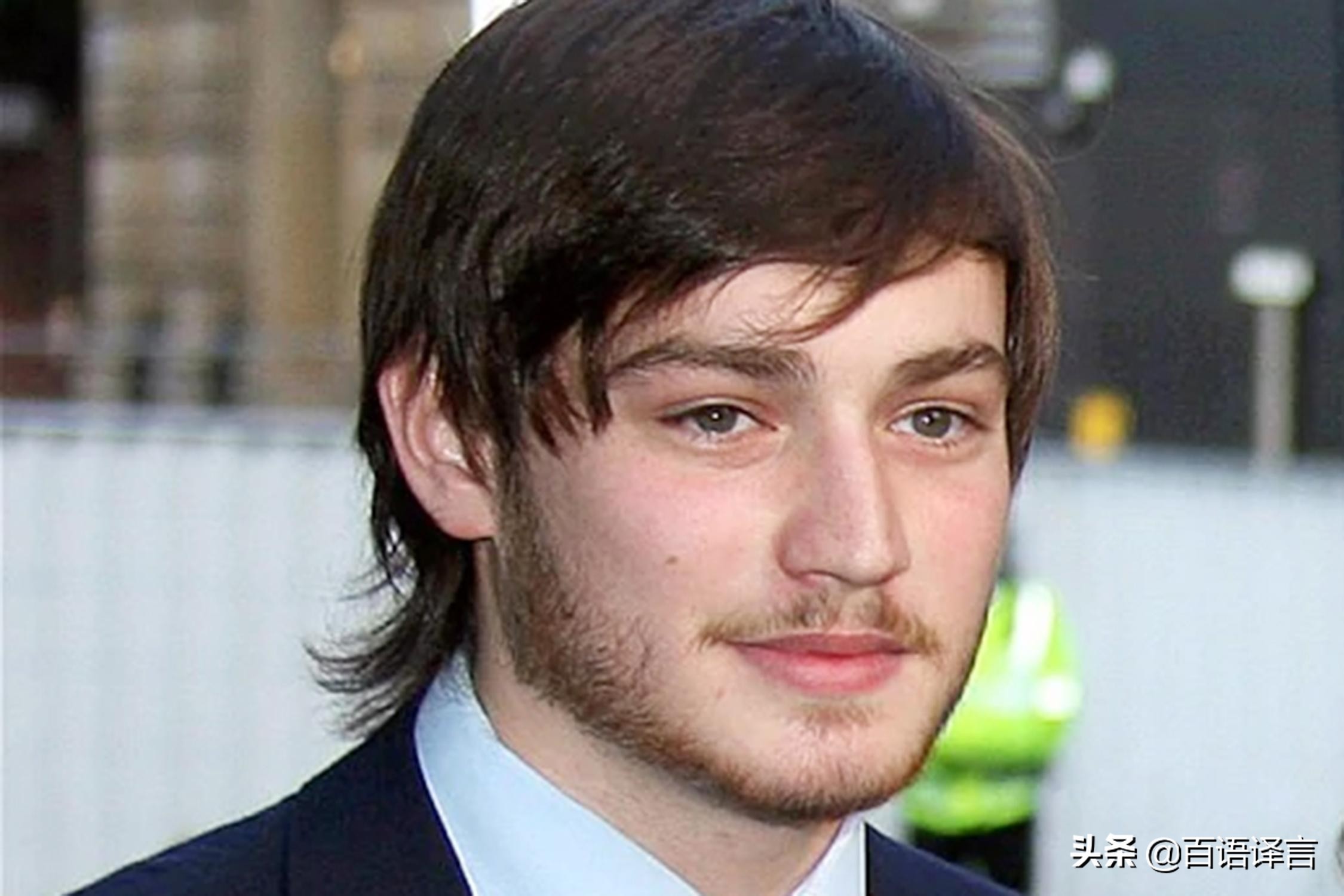 布莱尔一家六口罕见同框！180斤女儿全程光脚，长子是亿万富翁