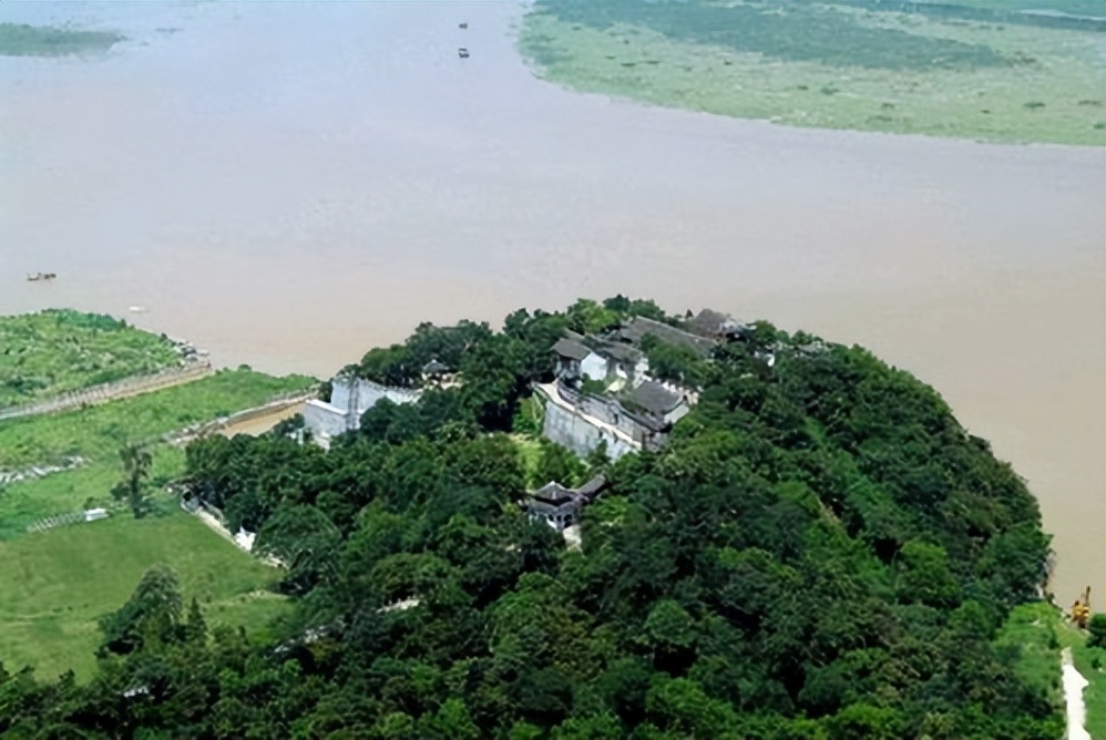 王湾在新春之际途经北固山,写下一首五言律诗,颈联堪称千古绝唱