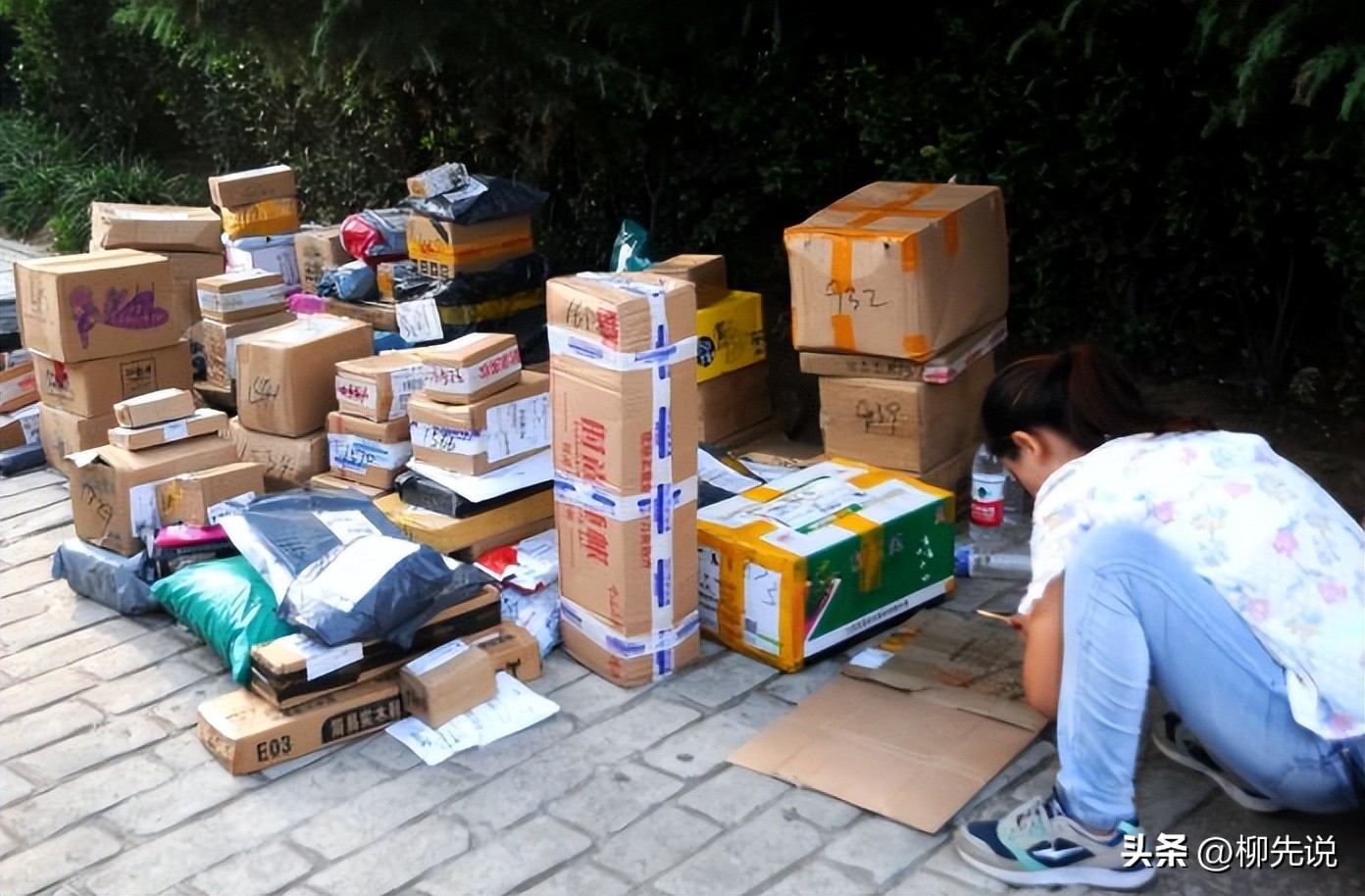 2022服饰行业“大赢家”：赢了蕉内、UR，再次摘得双11冠军头衔