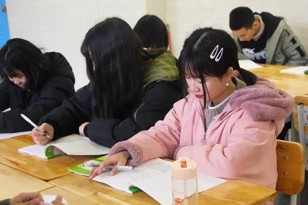 上职高真的一点也不好吗,上职高就是没出息