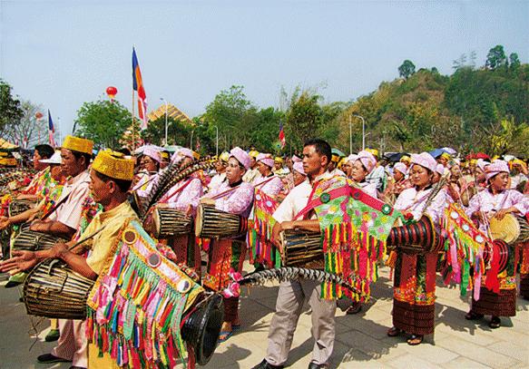 云南四月各地泼水节狂欢全攻略,2023年什么时候开始过泼水节