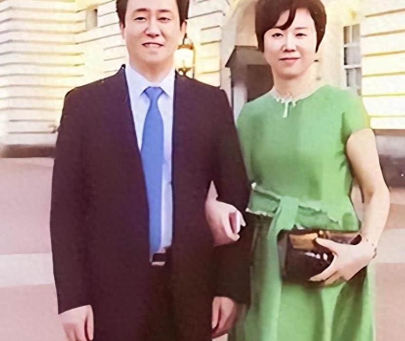 许家印歌舞团曝光：翘臀大胸，奢华考核五星住宿