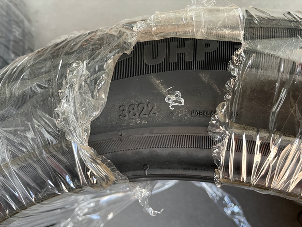 比亚迪秦plus升级轮毂,斯巴鲁更换前轮胎