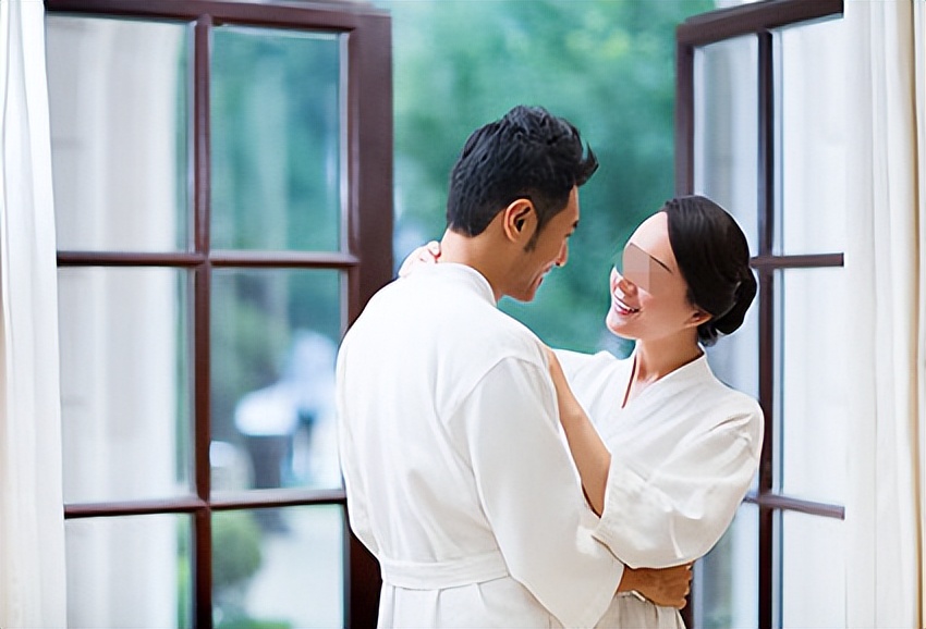 广西“女色虎”赵丽：强迫司机发生关系6年，疯狂敛财1344万