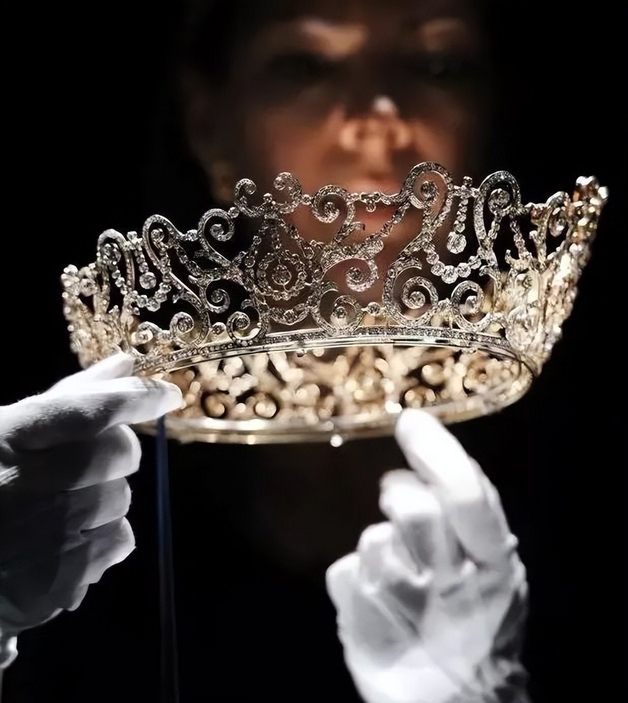 英国王后卡米拉年轻时身材好吗,卡米拉黛妃的珠宝