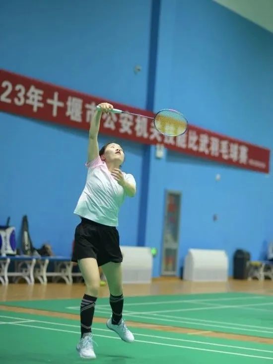 谁羽争锋杯羽毛球比赛,谁羽争锋羽毛球馆电话
