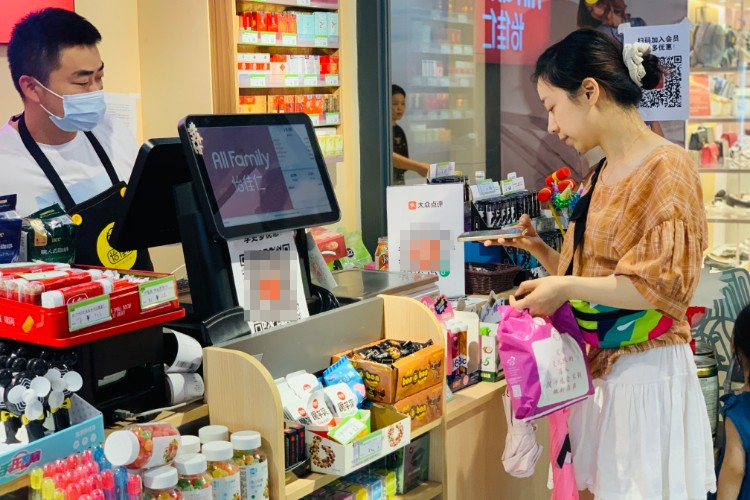 开怡佳仁零食店的真实案例,怡佳仁零食店有多少毛利