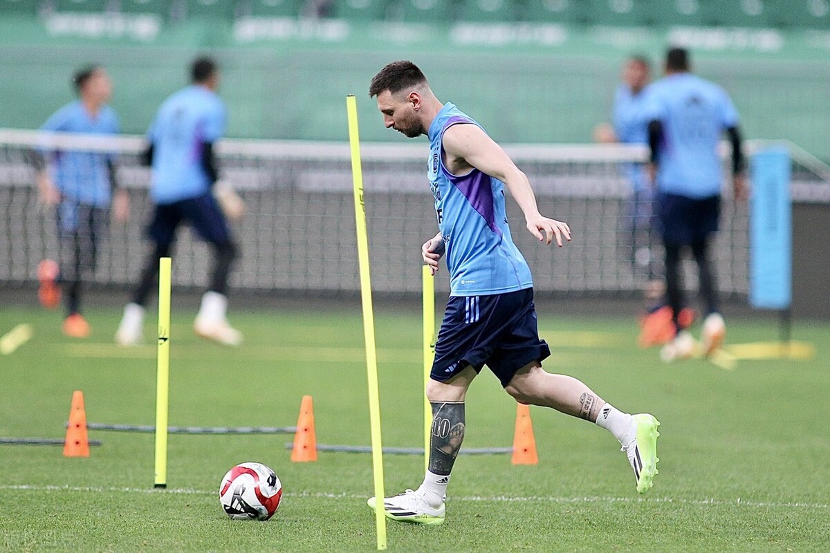 梅西轰动的演出,梅西中国赛高燃时刻