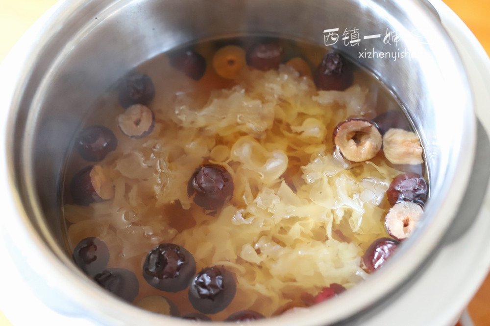 润肺养肺银耳跟什么搭配比较好,银耳养肺怎么做