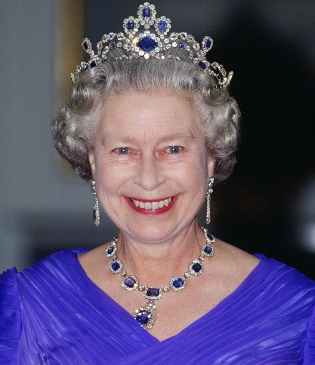 英国女王的珠宝都留给了谁,英国女王给凯特王妃留下的首饰