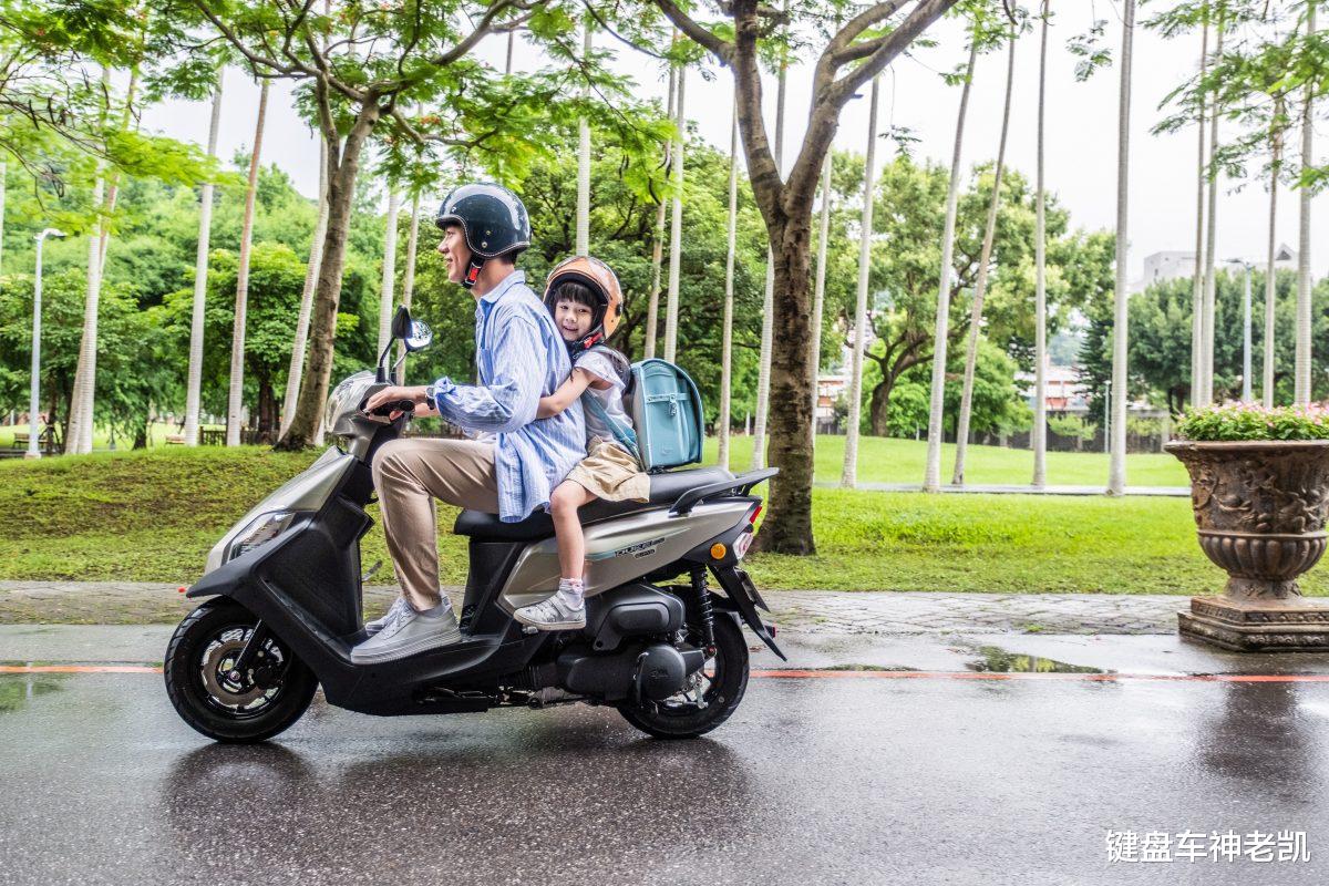 三阳迪爵125踏板车视频测评,全新三阳迪爵125