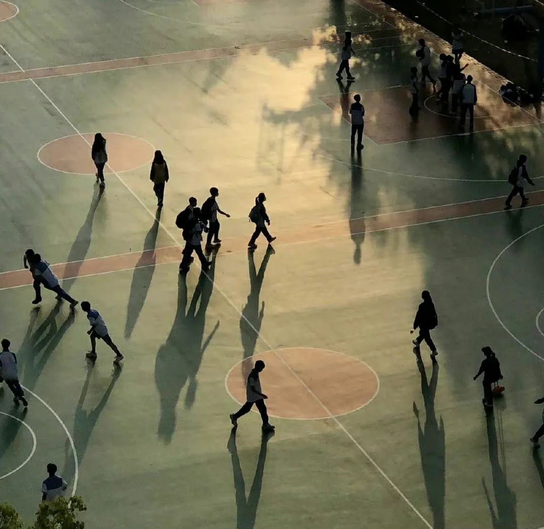 微信朋友圈背景图高级氛围感,朋友圈背景图看置顶