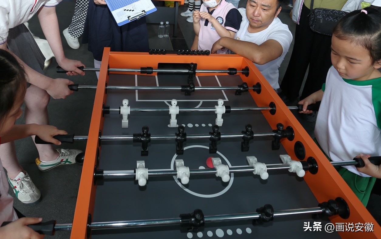 六一亲子足球嘉年华活动,幼儿园庆六一足球比赛报道