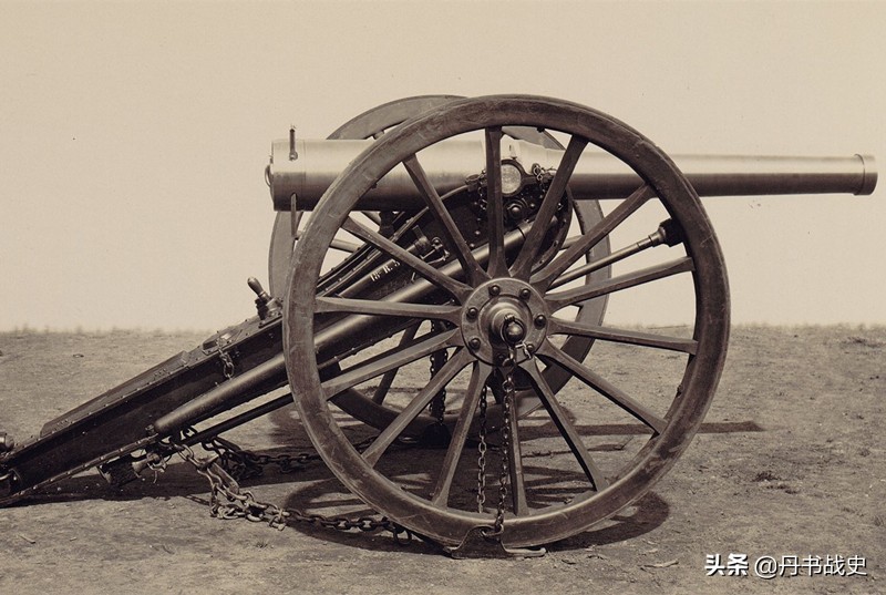 芬兰在二战期间有多囧?看看当时仍在使用的老爷装备就知道了