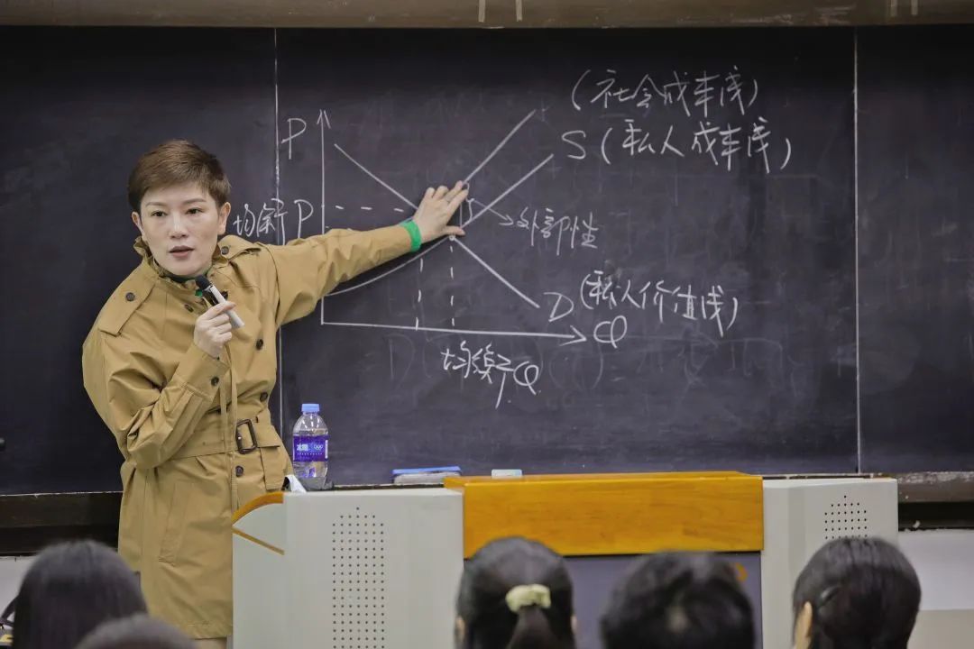 上了厦大这门课，会生活会选择，更会爱上经济学