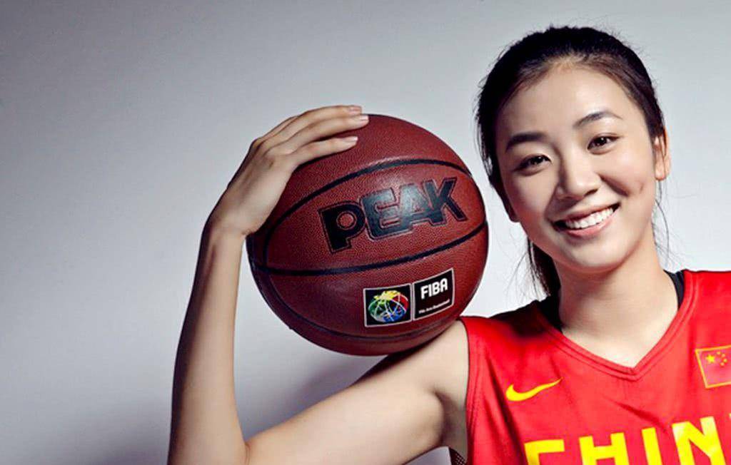 中国女篮王思雨照片好看一点的,徐杰和张茹王思雨身高啥关系
