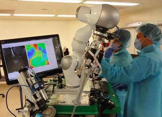 杨利伟在太空听到“敲门声”，十七年后谜底揭开，多亏他当时机智