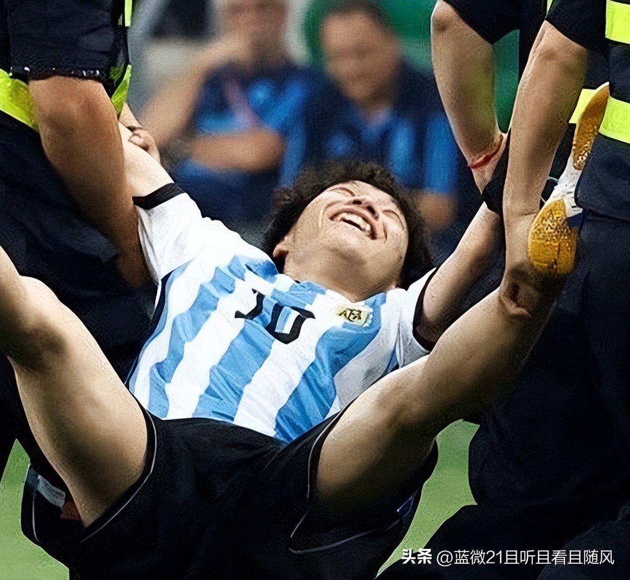 18岁小伙冲入球场拥抱梅西，那位追风的少年有错吗？