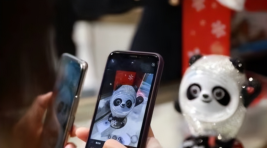 蓉宝接棒冰墩墩,蓉宝与冰墩墩