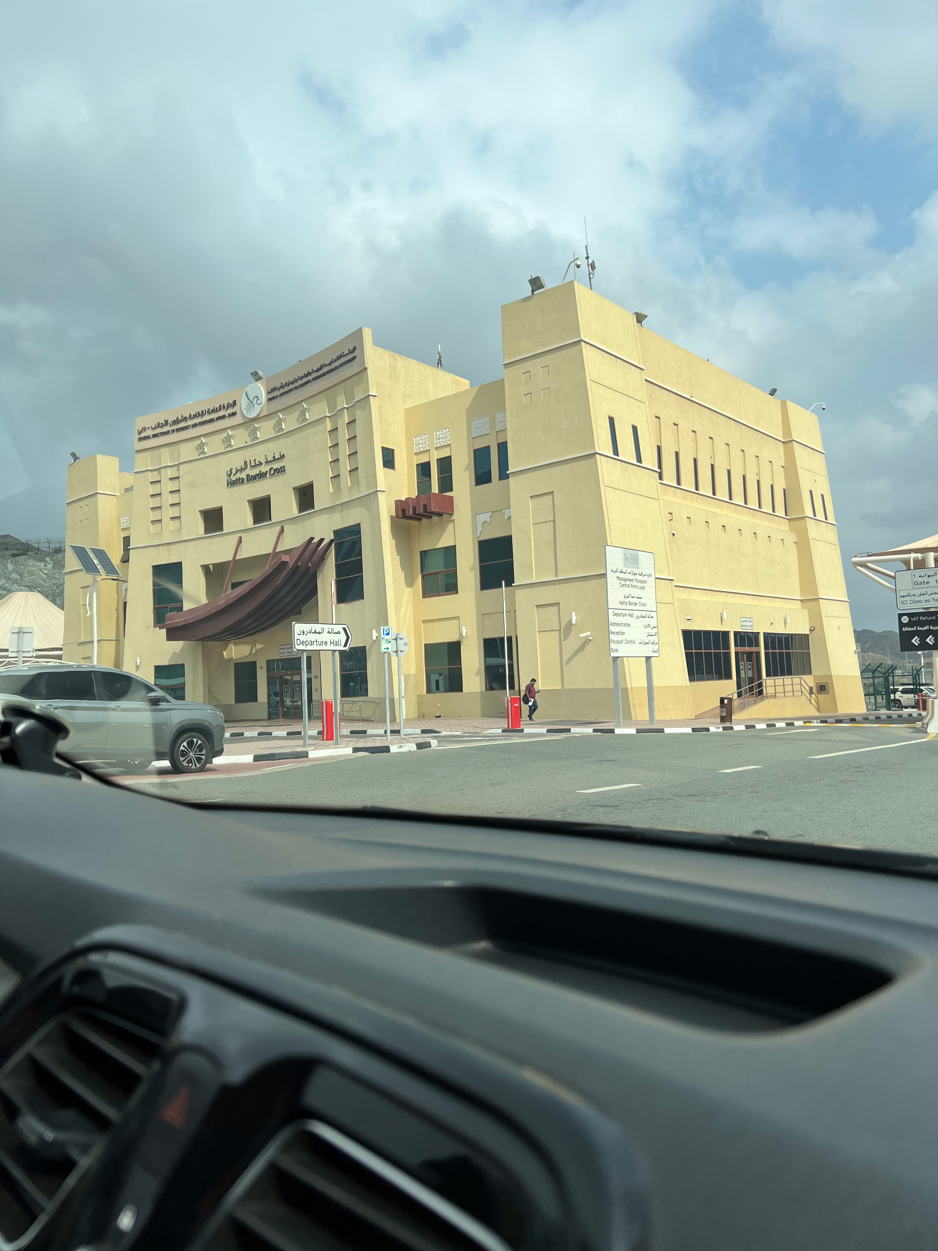 迪拜开车去阿曼怎么走最快的路线,迪拜到阿曼的三个海关口岸