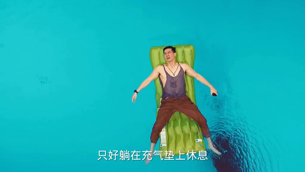 泳池竟有鳄鱼,巨型鳄鱼真实视频游泳