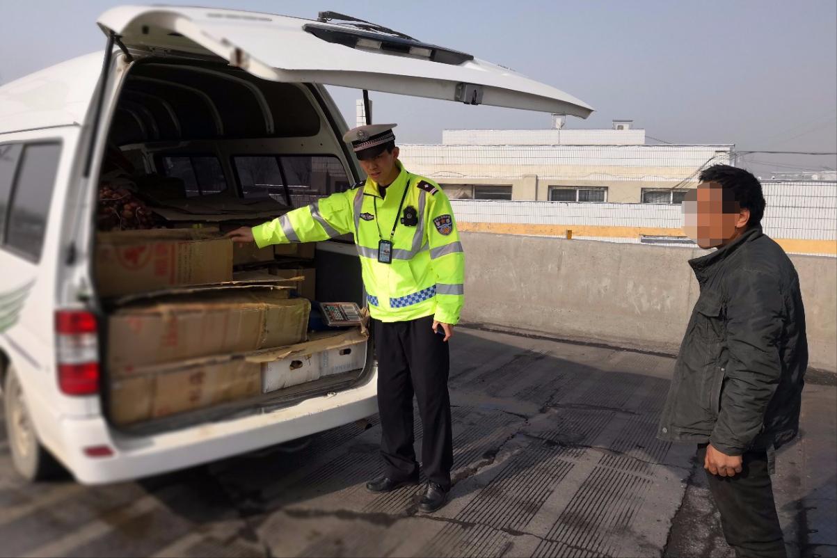 用自己的车搬家会被交警罚款吗,私家车搬家违法吗