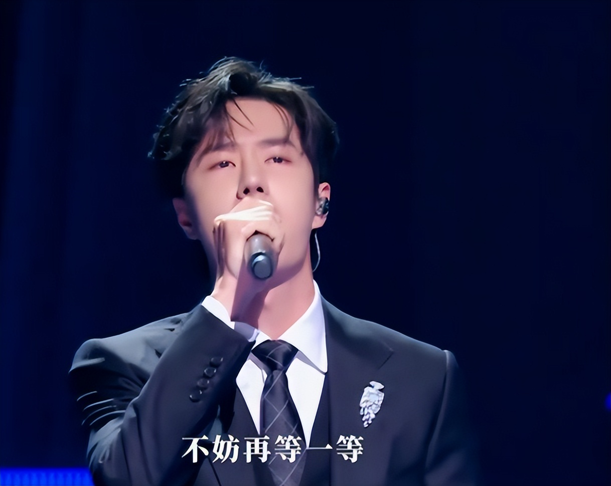 丁太升夸肖战音准在线，讽刺王一博假唱：脸是假的不怕丢？