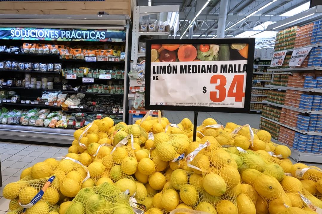 花了6000元在海上吃西餐,花了8000块钱到河里面吃一顿饭