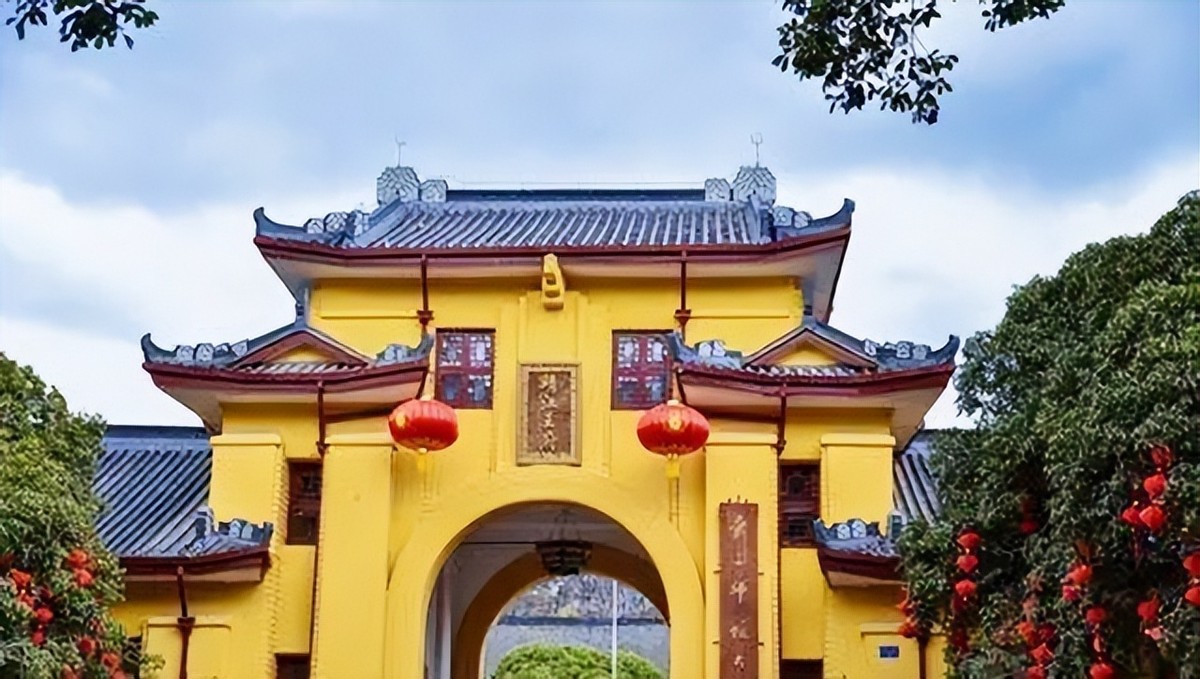 陈友谅30万大军为何被朱元璋打败,陈友谅被朱元璋打败身亡